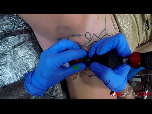 ❤️ Sully Savage, o bunăciune extrem de tatuată, și-a făcut un tatuaj pe clitorisul ei ❤  at ro.friendmap.top ❌❤